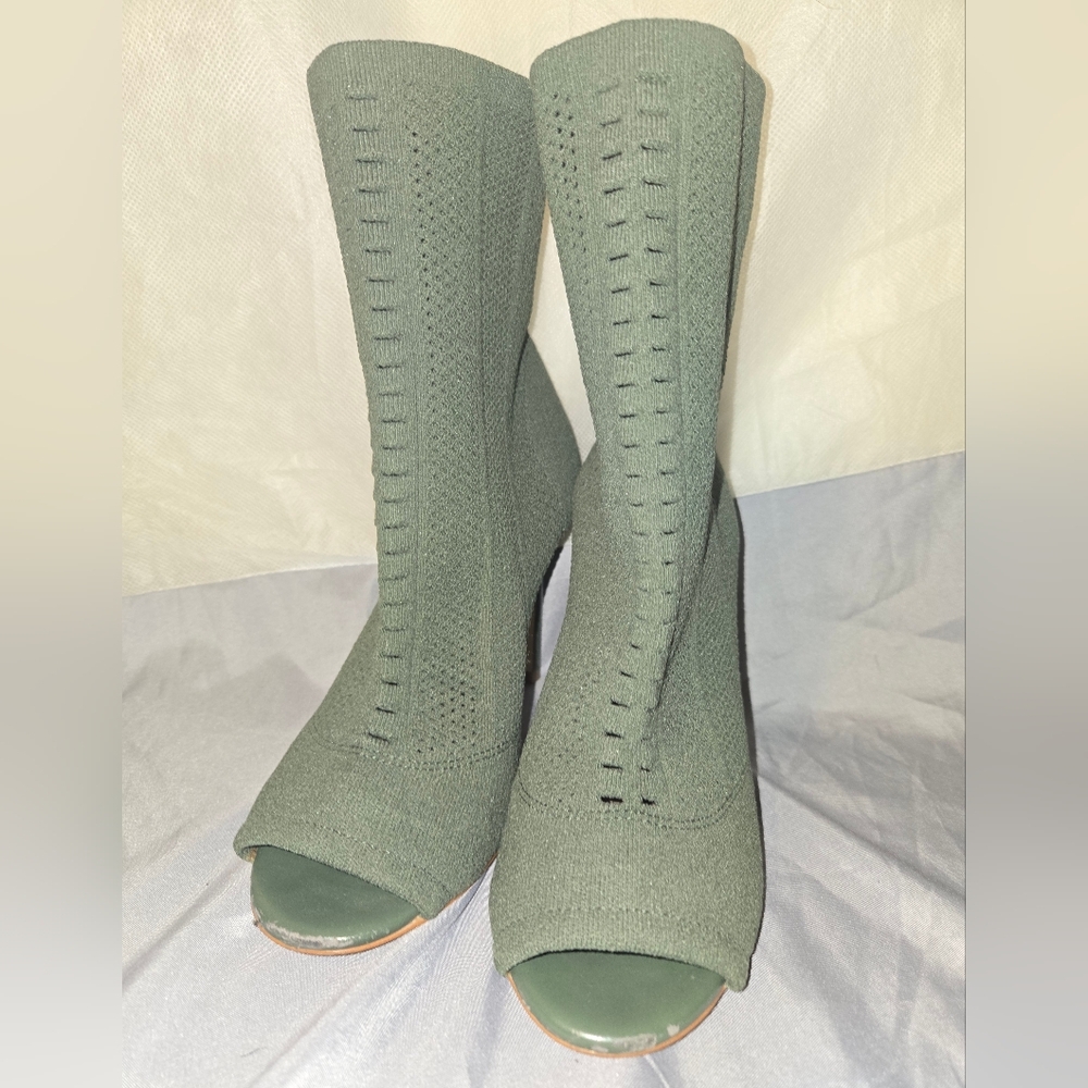 Used bootie heels 💙